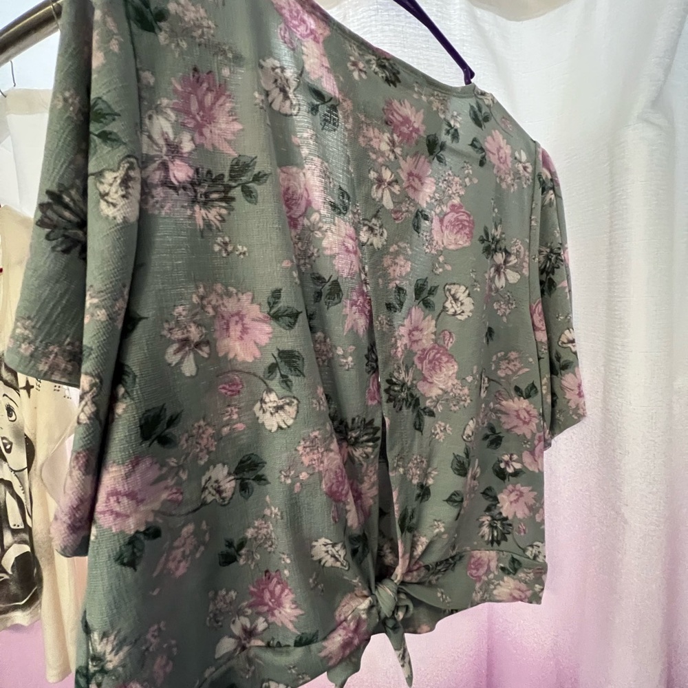 Floral Blouse - Picture 2 of 2